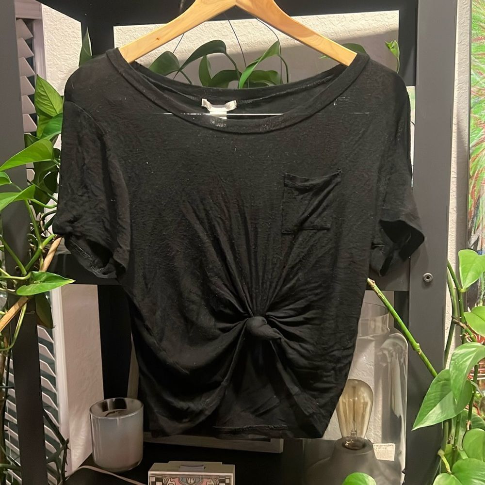 Black Knotted Crop Top - T Shirt - Small Pocket Top, Great Condition - Tiny T